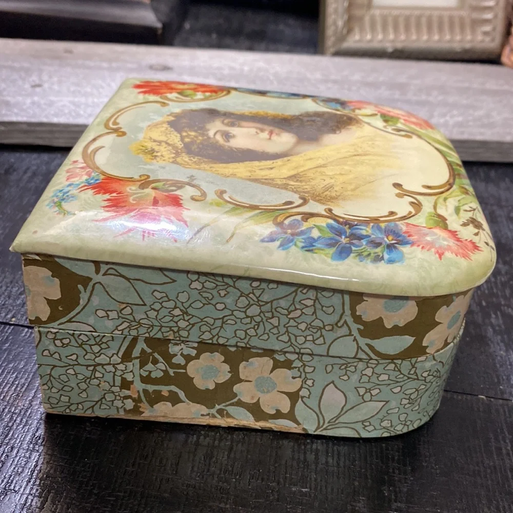 Antique Victorian Era Floral Lady Portrait Handkerchief Box & Paris Hanky! - Picture 5 of 14